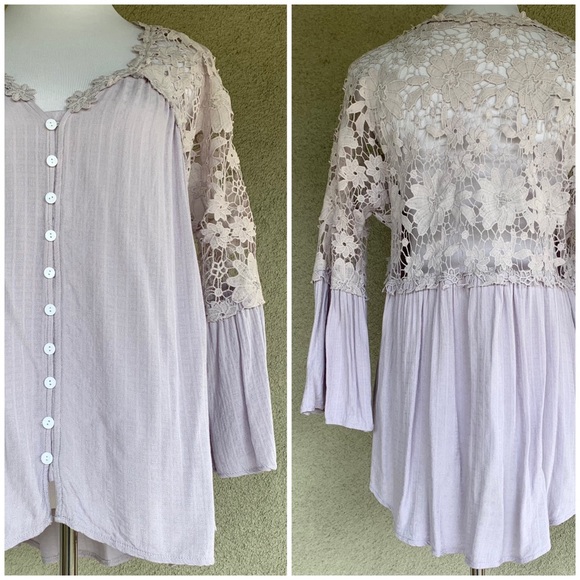 🔥5/$20🔥 Lace Light Lavender Blouse size L - Picture 2 of 12